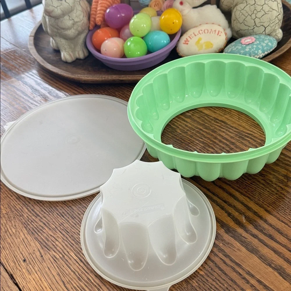 Vintage TUPPERWARE l Mint Green Jello Mold